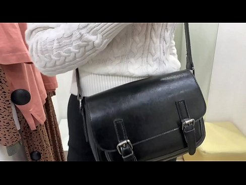 ❤️ Masturbação pública da jovem cadela FeralBerry com um dildo no provador ❌ Porno fb em nós ❌❤
